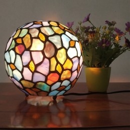 Tiffany bordlampe i farget...