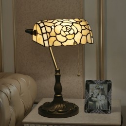 Europeisk Tiffany-bordlampe...